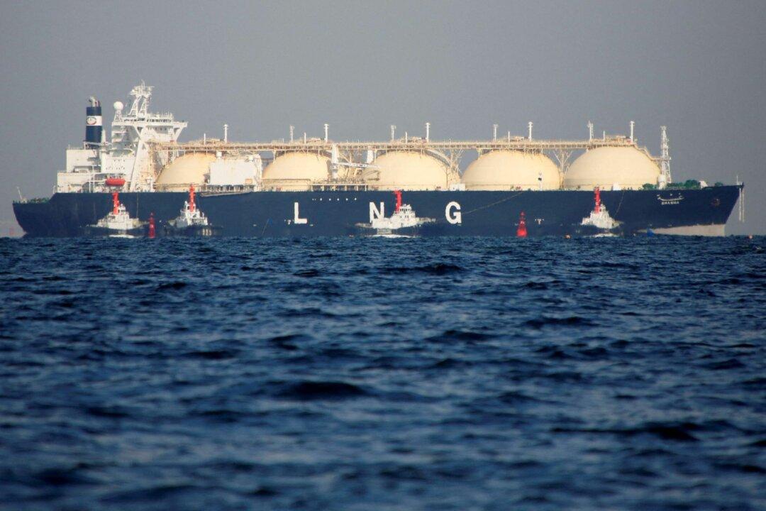 Gas Crisis Lands LNG Cargo Market in Hands of Energy Giants
