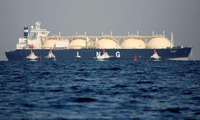 Gas Crisis Lands LNG Cargo Market in Hands of Energy Giants