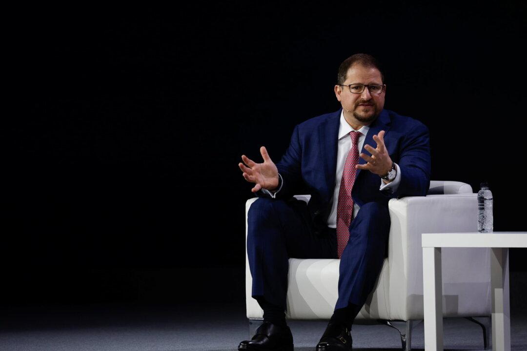 Qualcomm CEO Sees Growth in High-End Phones Even If Economy Slows