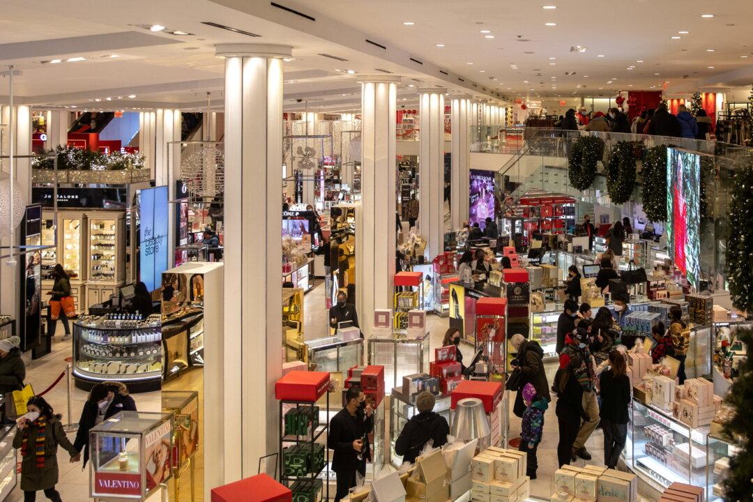 Macy’s Raises Profit Outlook as Demand for High Fashion Picks Up