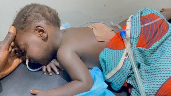 Two-year-old Sarah Wei, shot by terrorists attacking her village of Cinke, Nigeria, on May 5, 2022. (Lawrence Zongo)