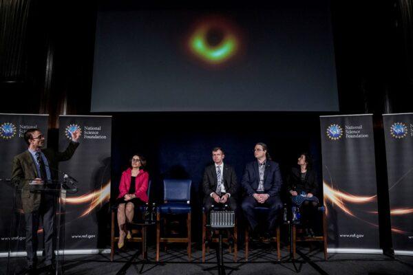 Astrophysicist Shepherd Doeleman shows the first image of a black hole during the press conference in Washington, on April 10, 2019. (Jeenah Moon/Reuters)