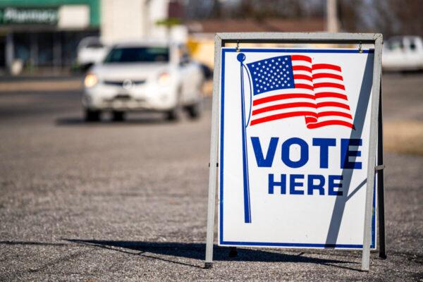A “vote here” sign in a parking lot. (Mike Flipp/Shutterstock)