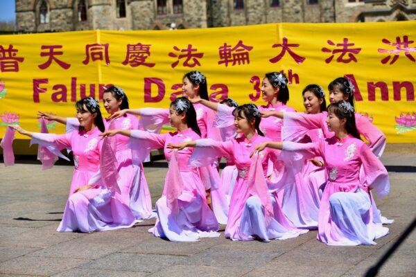 Falun Gong adherents perform a traditional Chinese dance at Parliament Hill in Ottawa on May 10, 2022. (Jonathan Ren/The Epoch Times)