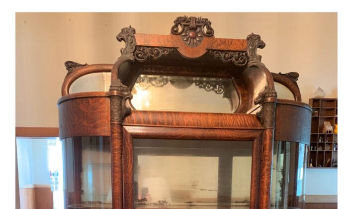 Best of Treasures: Curved Cabinet Appears to Be in Horner Style