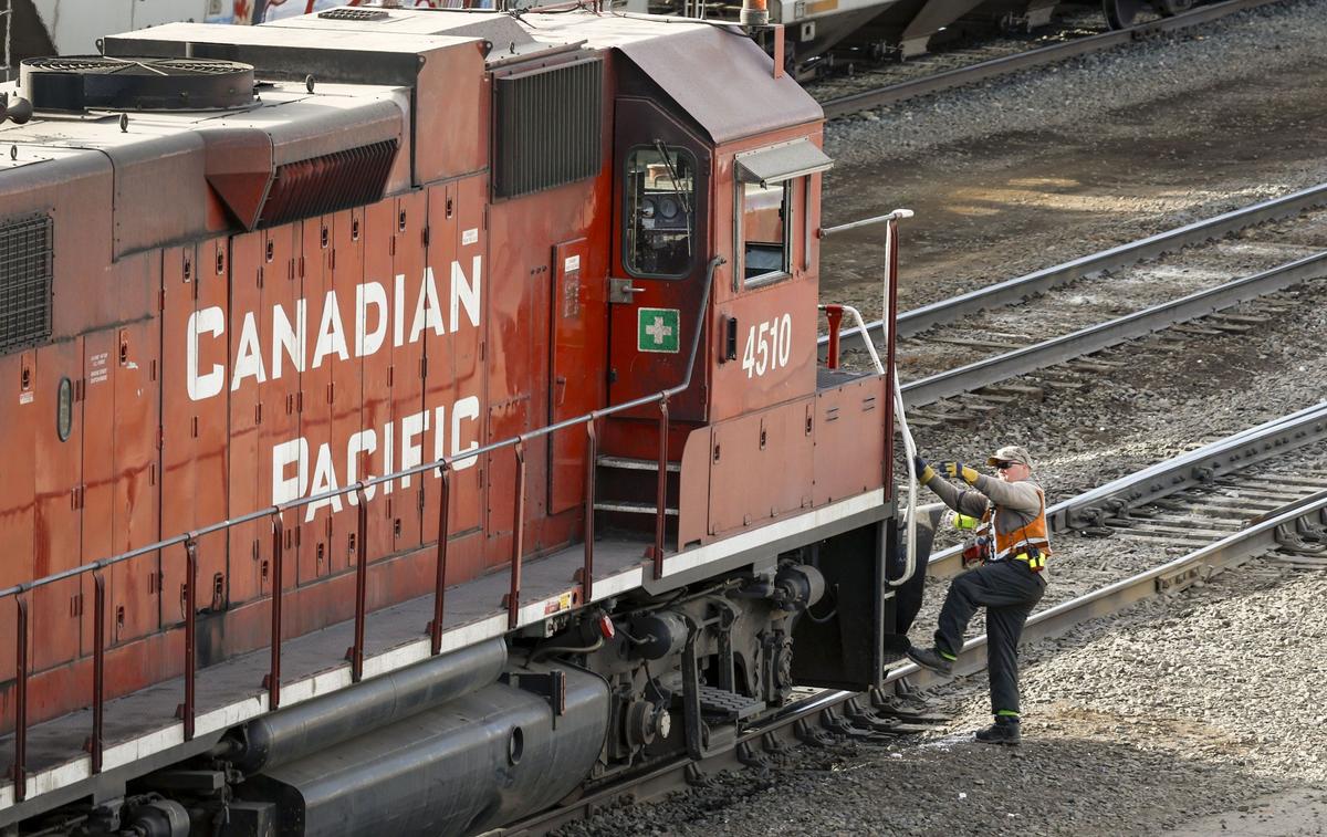 Train Containing Hazardous Materials Derails in Minnesota
