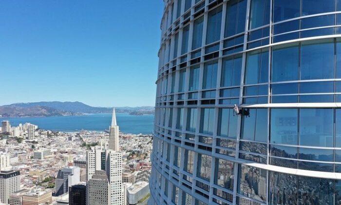 ‘Pro-Life Spiderman’ Climbs Skyscrapers, Demands Investigation into Abortion Doctor