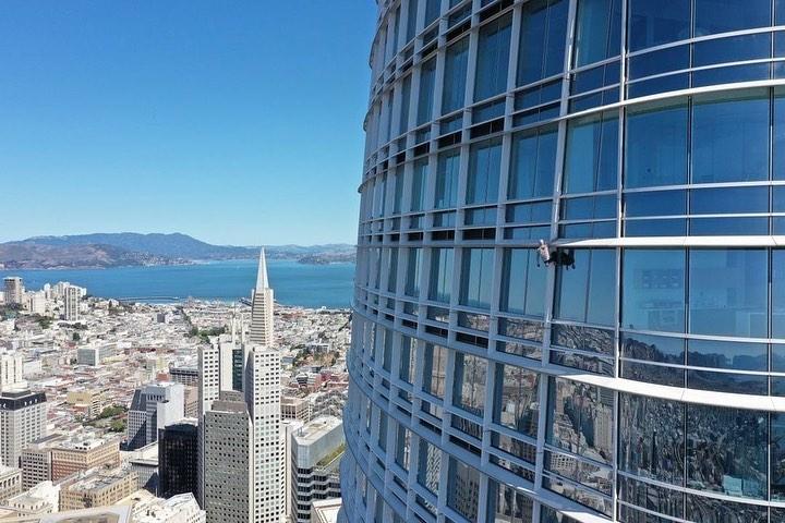 ‘Pro-Life Spiderman’ Climbs Skyscrapers, Demands Investigation into Abortion Doctor