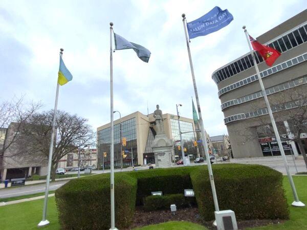 A Falun Dafa flag flies after a ceremony celebrating the 30th anniversary of the spread of the spiritual practice, in the City of St. Catharines, Ontario, on May 2, 2022. (Courtesy of the Falun Dafa Association)