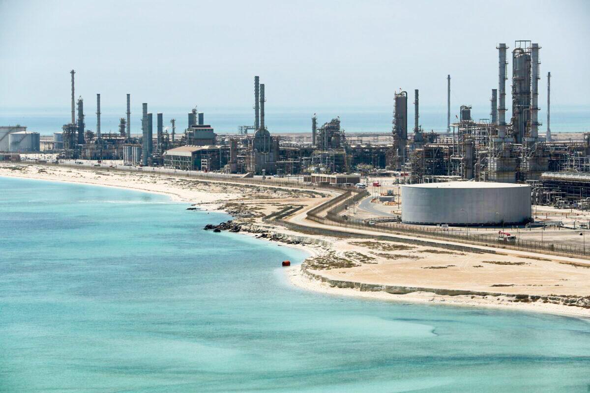General view of Saudi Aramco's Ras Tanura oil refinery and oil terminal in Saudi Arabia, on May 21, 2018. (Ahmed Jadallah/Reuters)