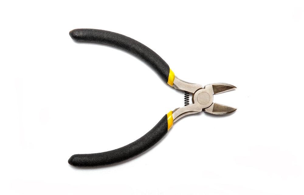 Diagonal-cutting pliers.(VITALII BORKOVSKYI/Shutterstock)