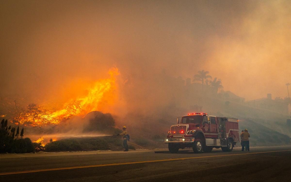 California Coastal Fire Burning Down Homes, Forcing Hundreds of Evacuations