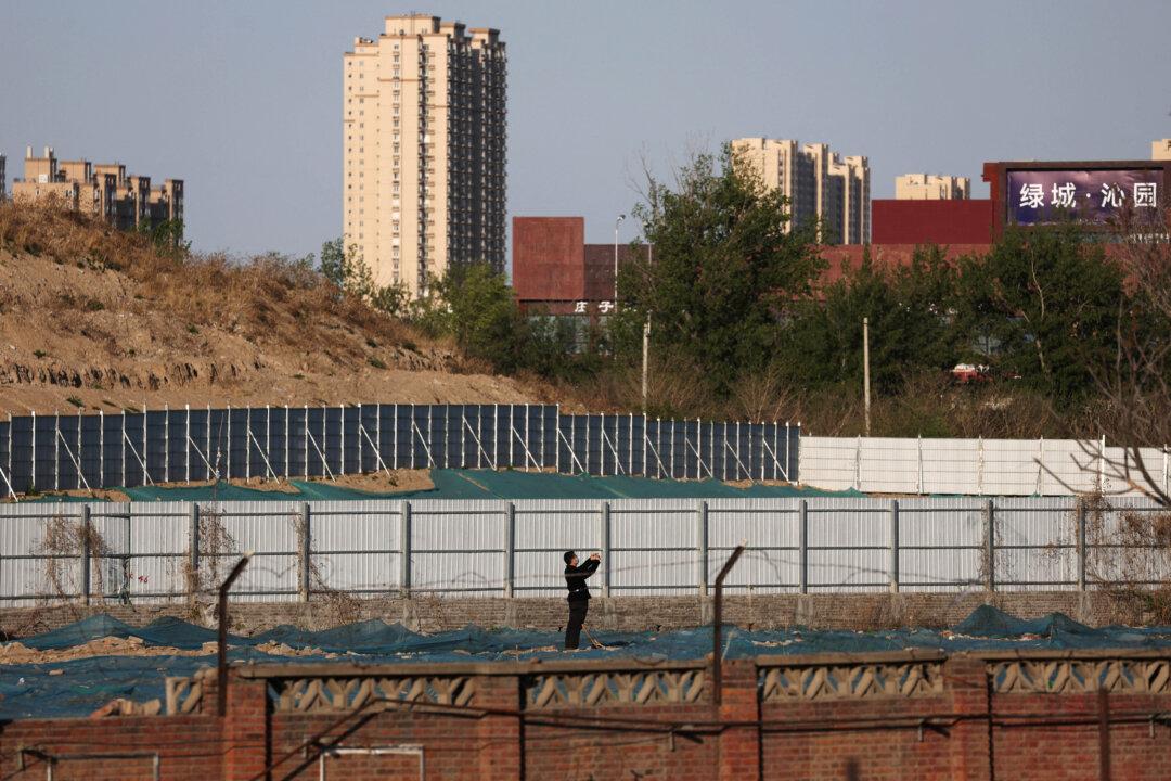 Chinese Developers’ Debt Woes Worsen as Sales, Yuan Weaken