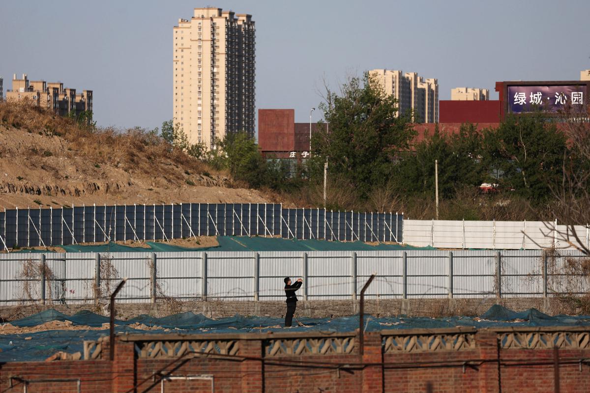 Chinese Developers’ Debt Woes Worsen as Sales, Yuan Weaken