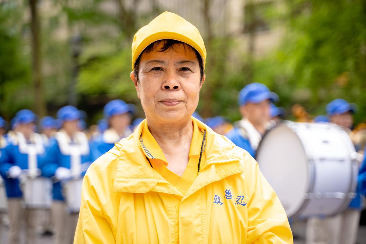 Liu Yan takes part in a parade marking the 30th anniversary since the practice's introduction to the public, in Manhattan, New York City, on May 13, 2022. (Samira Bouaou/The Epoch Times)