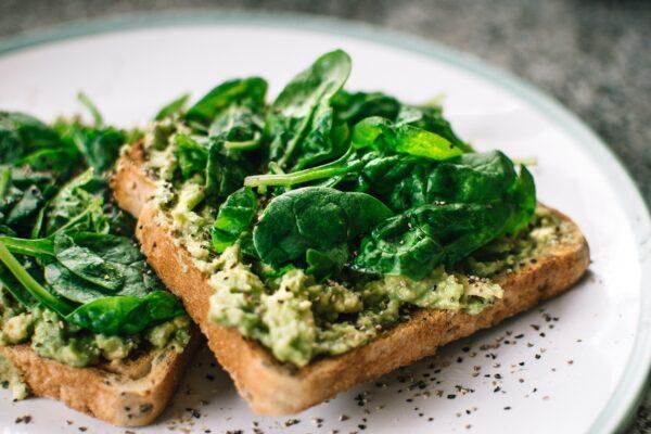 Spinach, which is packed with anti-inflammatory vitamin K, racked up impressive results in research designed to evaluate its ability to protect against dementia (Photo by Lisa Fotios/Pexels)