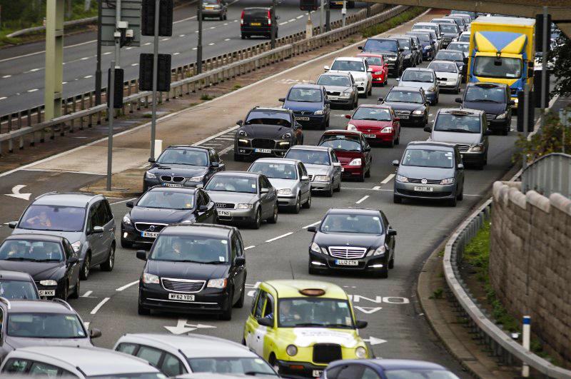 A file photograph shows a traffic jam as cars head towards the approach tunnel of Heathrow Airport, west London, Britain, on Nov. 26, 2015. (Peter Nicholls/files/Reuters)