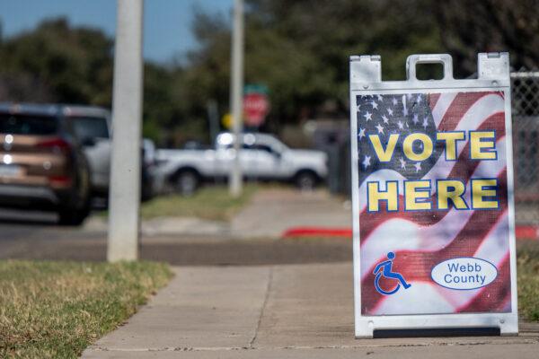 File photo: A 'Vote Here' sign is displayed near a polling station in Laredo, Texas, on March 1, 2022. (Brandon Bell/Getty Images)