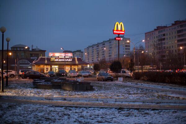  McDonald's restaurant in the center of Dmitrov, a Russian town 75 kilometers (47 miles) north of Moscow, Russia, on Dec. 6, 2014. (AP Photo)