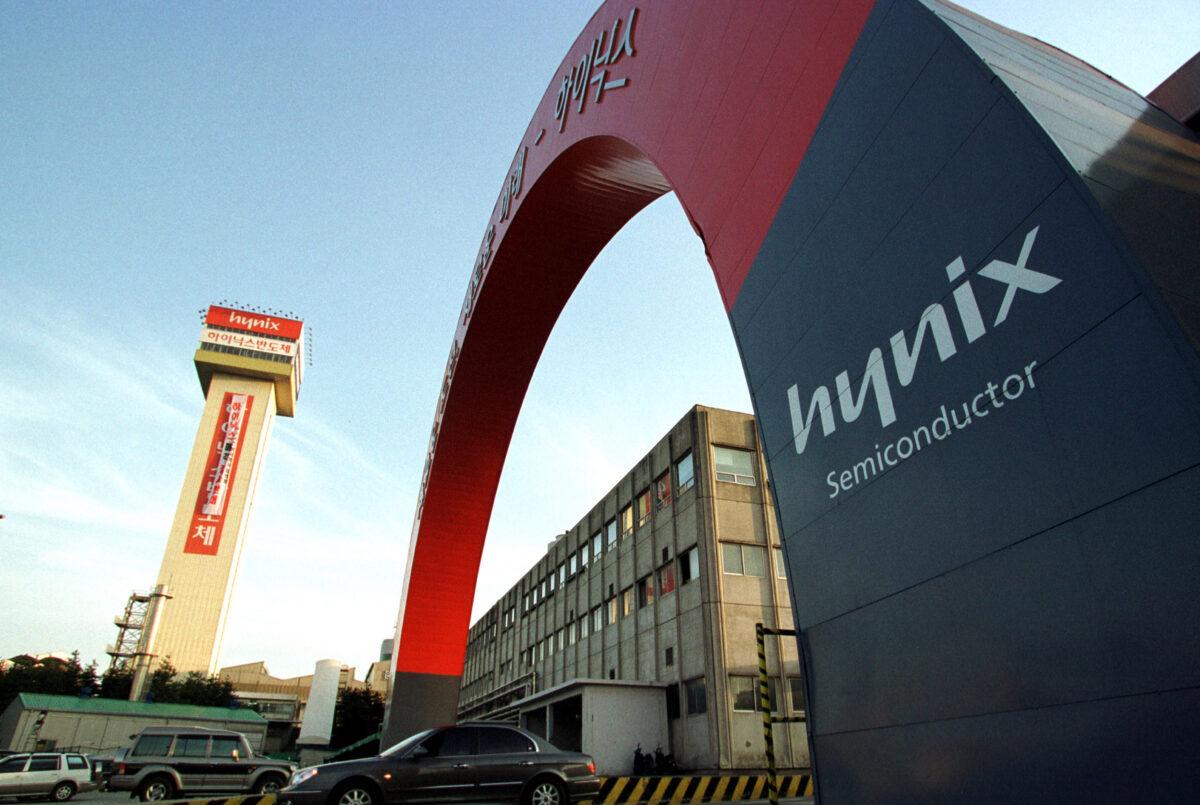 A view of the main gate of the Hynix semiconductor plant in Icheon, South Korea on April 26, 2002. (Chung Sung-Jun/Getty Images)