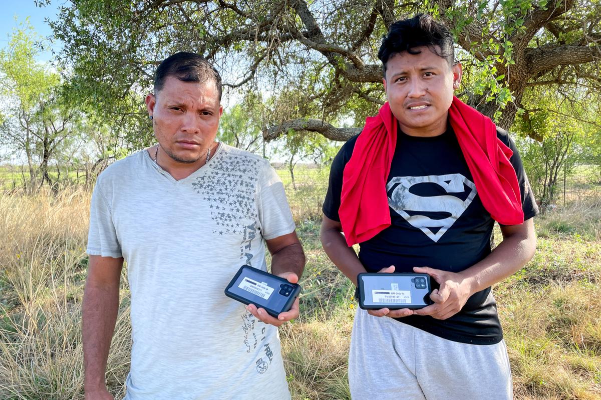 ICE Issues Smartphones to 255,602 Illegal Border-Crossers; Cost Is $89.5 Million a Year