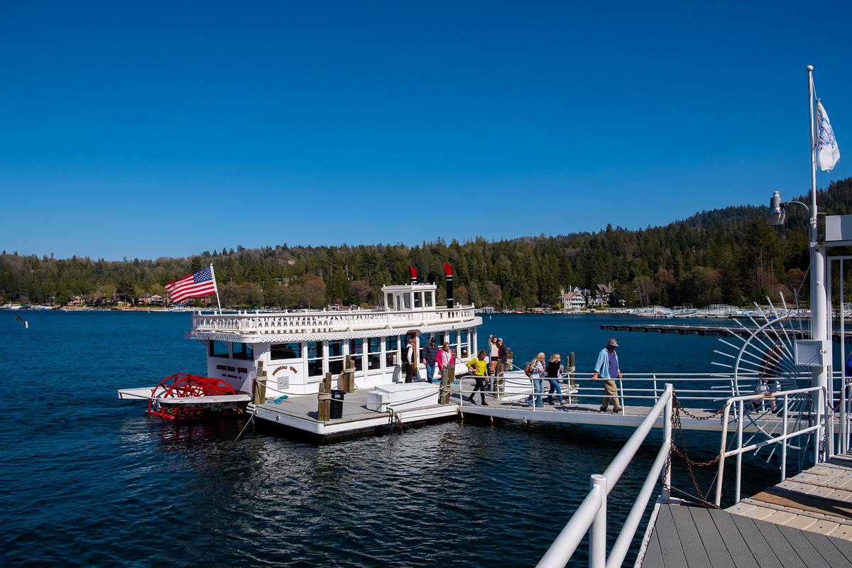 The Arrowhead Queen enlightens passengers with history of the famed lake. (Benjamin Myers/TNS)