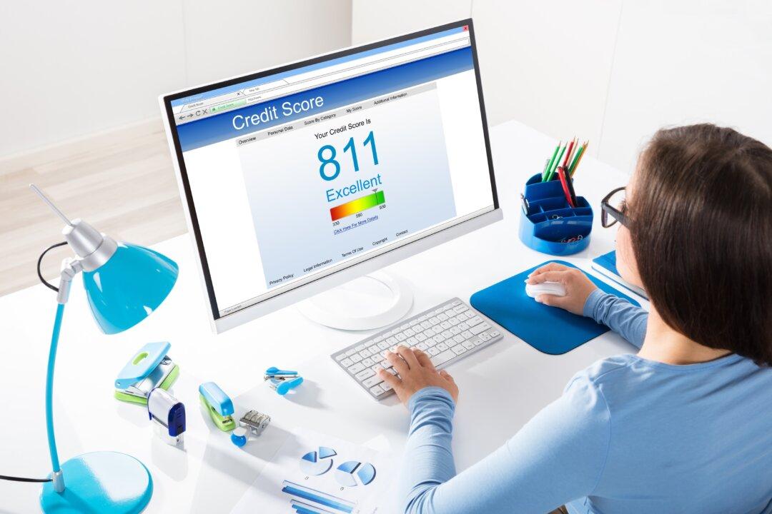 Personal Credit Score Vs Business Credit Score: Everything You Need to Know (And More)