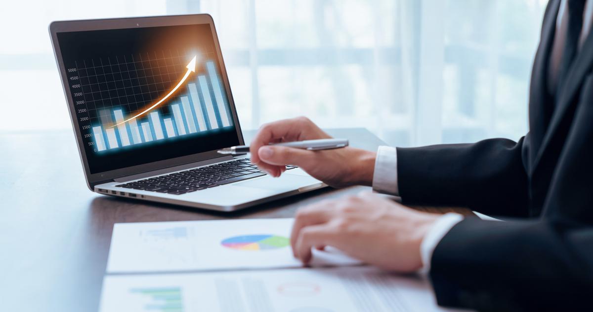 How to Choose Between Index Funds and ETFs