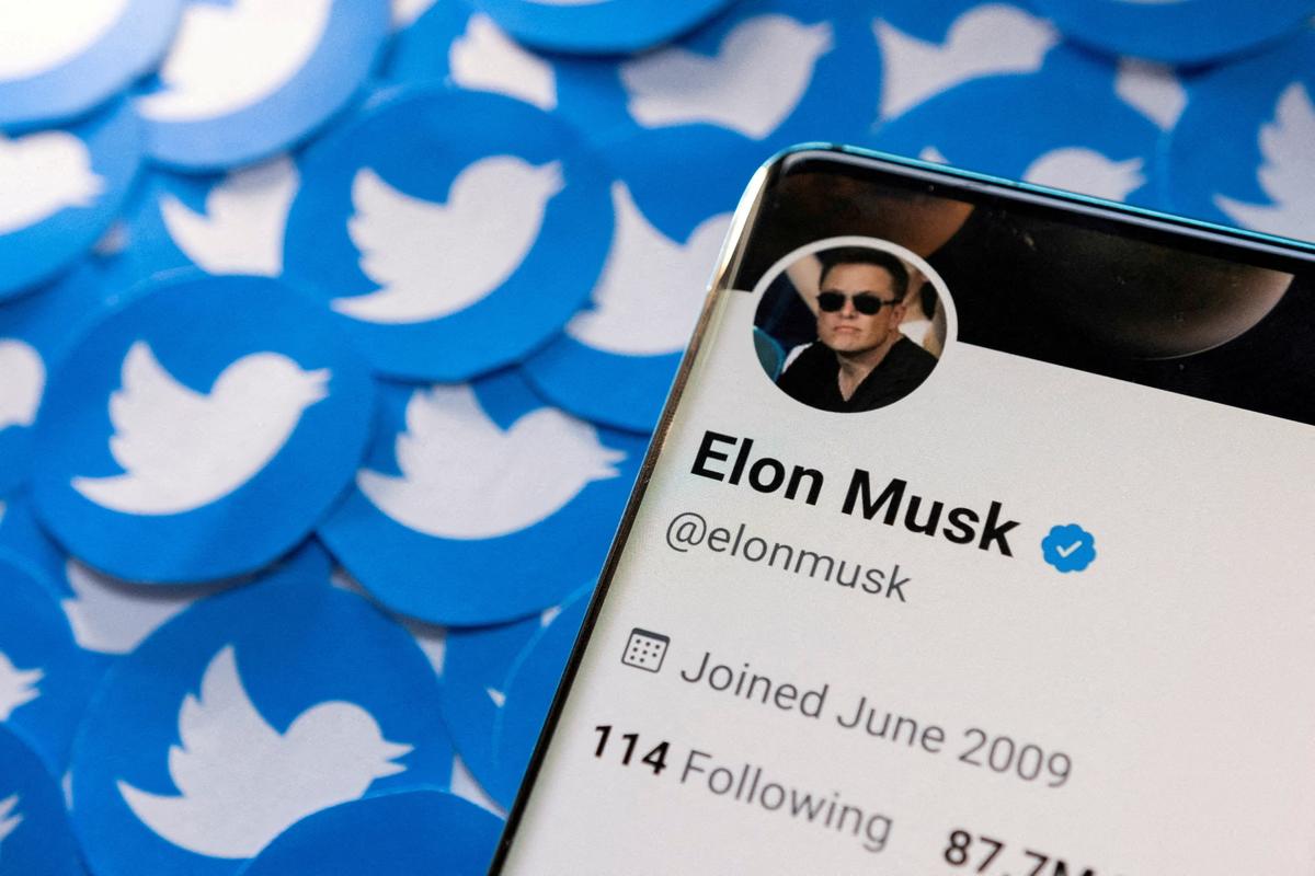 Musk Suggests Slashing Twitter Takeover Offer Based on Bot Numbers
