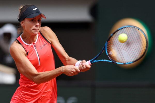 Poland's Magda Linette in action during her first round match against Tunisia's Ons Jabeur at the French Open in Paris, France on May 22, 2022. (Yves Herman/Reuters)