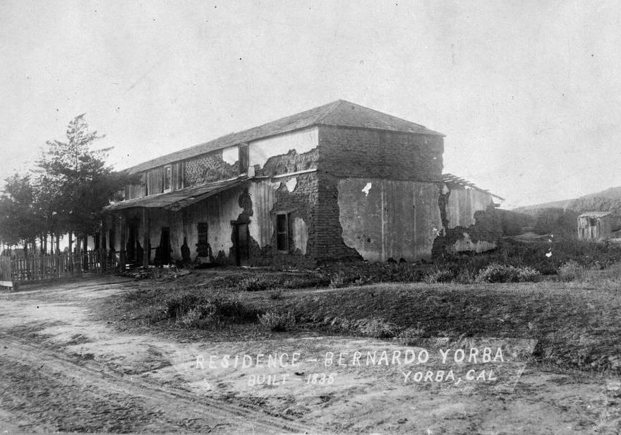 The Bernardo Yorba adobe house, also called Hacienda Yorba de San Antonio, in the early 1900s. (Public Domain)