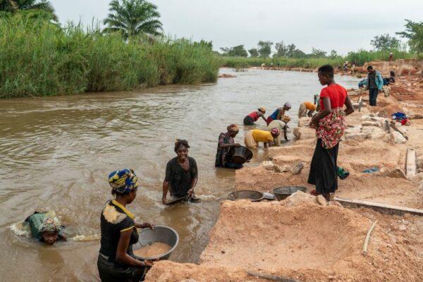 Artisanal miners collect gravel from the Lukushi river searching for cassiterite in Manono in the Democratic Republic of Congo, on Feb. 17, 2022. (Junior Kannah/AFP via Getty Images)