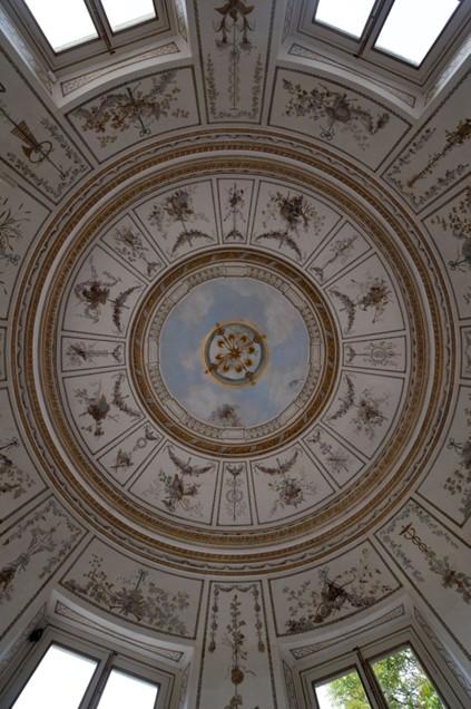 An imaginary, or trompe l’oeil, oculus (opening at the top of the dome) appears painted on the ceiling with a cherub to one side, implying a portal to a divine realm above inviting one to contemplate such realms. (T. Garnier/Château de Versailles)