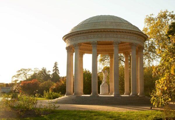 With the refined elegance of neoclassicism, the Love Pavilion became a centerpiece for events at the Petit Trianon. The pavilion rises up from the island with 12 Corinthian columns in a circular form completed with a gentle shallow dome. (J.H.Smith/Cartio)