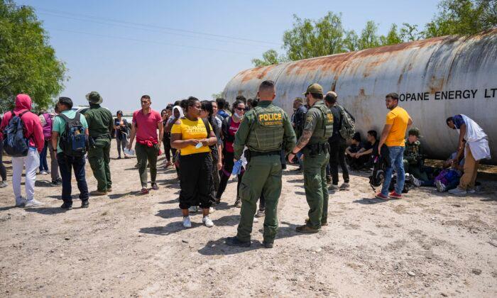 Arrests of Illegal Immigrants at US–Mexico Border Drop From Late 2022 but Break Another Record