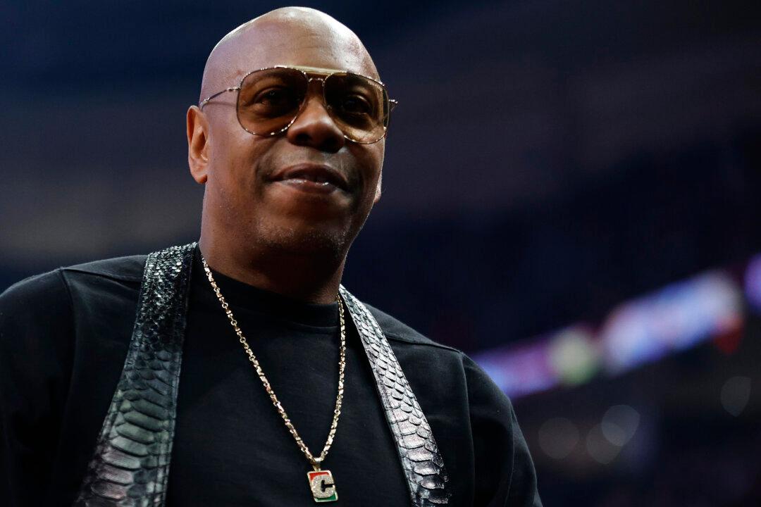 Dave Chappelle Announces Nationwide Tour After Trans Activists Attempted to Cancel Him