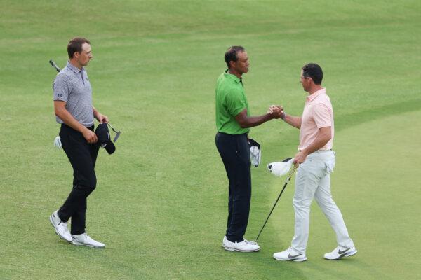 Jordan Spieth, of the United States (L), Tiger Woods, of the United States (C), and Rory McIlroy, of Northern Ireland, shake hands on the 18th green during the second round of the 2022 PGA Championship at Southern Hills Country Club, in Tulsa, on May 20, 2022. ( Christian Petersen/Getty Images)