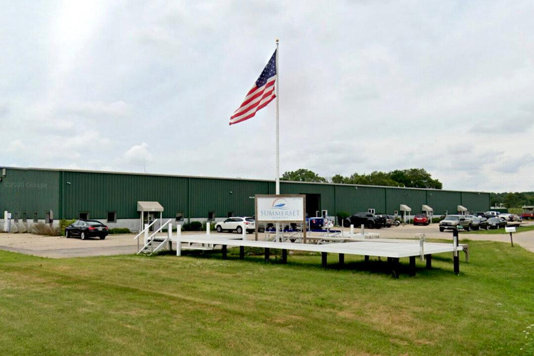 6 Injured in Explosion and Fire at Wisconsin Pier Factory