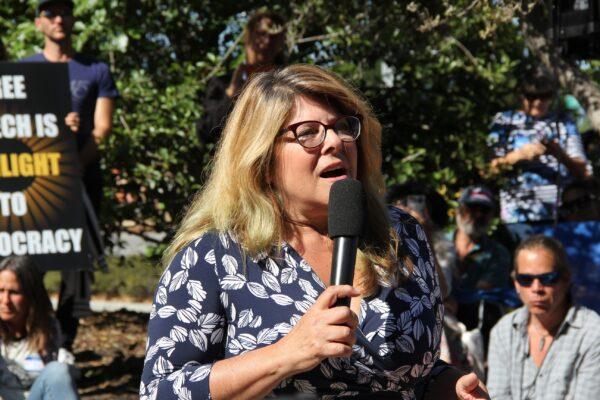 Author Naomi Wolf speaks at the Humanity Against Censorship rally in front of Meta headquarters in Menlo Park, Calif. on May 19, 2022. (Hao Qiuyan/The Epoch Times)
