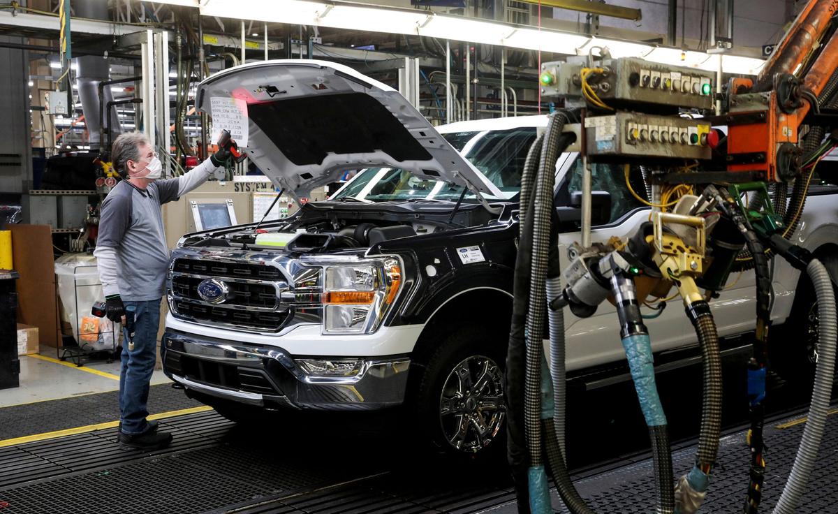 Ford Cutting Around 3,000 Jobs as It Tackles 'Uncompetitive' Cost Structure Amid Soaring Inflation