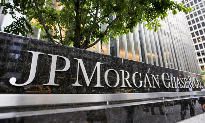 JPMorgan Suspends Buybacks, Warns on Global Economy as Profit Slumps