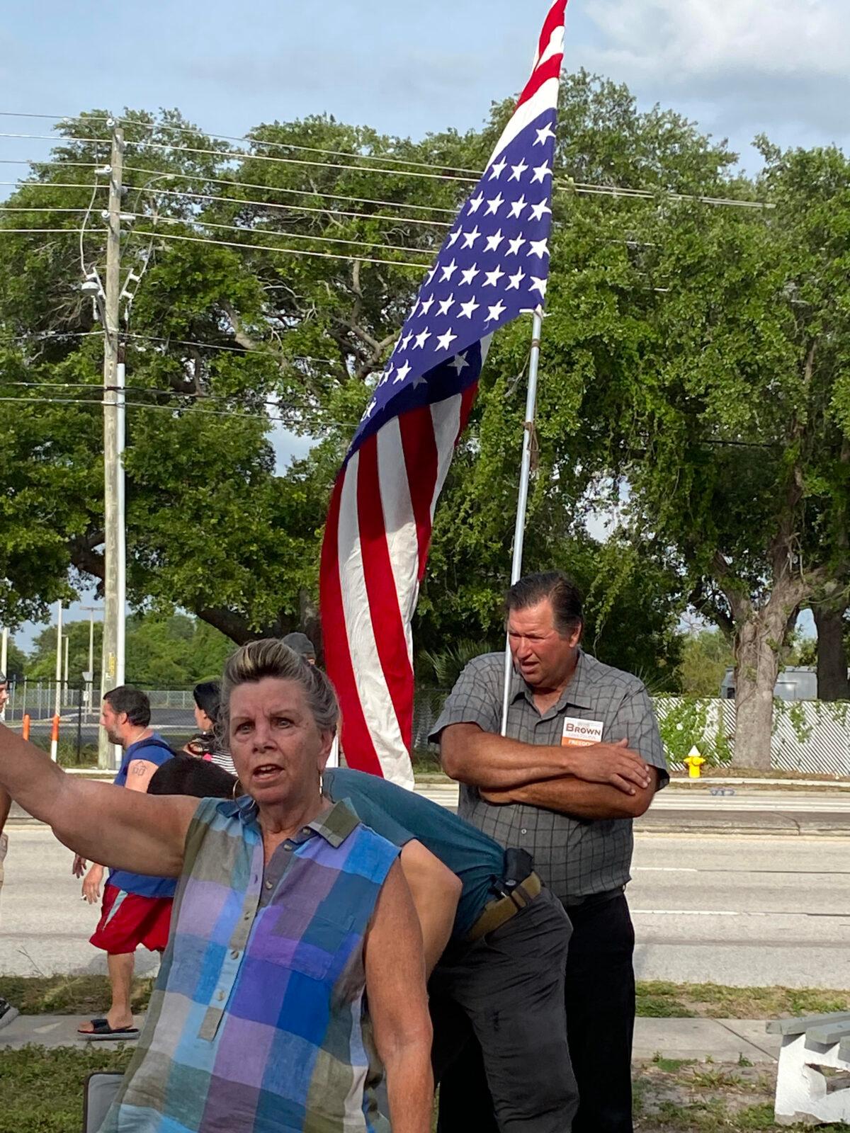 An attendee holds an American flag in the upside down position, signaling distress and extreme danger, at a prayer vigil and rally in support of Jeremy Brown, a Jan. 6 prisoner and candidate for Florida House District 62, outside of Pinellas County Jail on May 22, 2022. (Patricia Tolson/The Epoch Times)