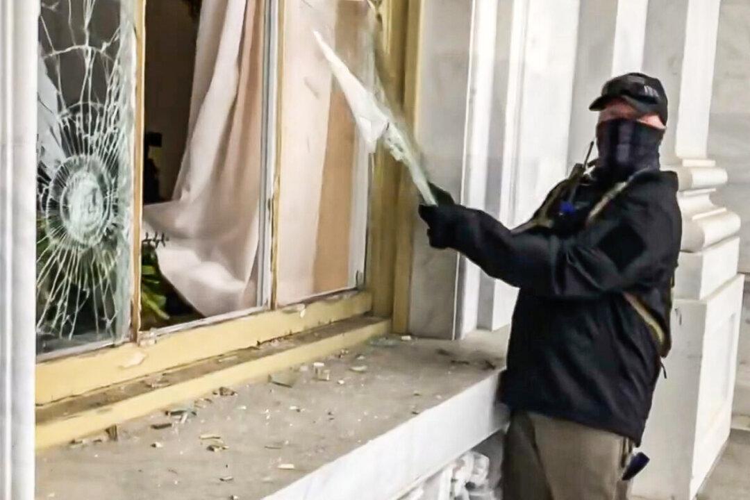 EXCLUSIVE: Videos Show Unindicted ‘Suspicious Actors’ Attacking Capitol on Jan. 6