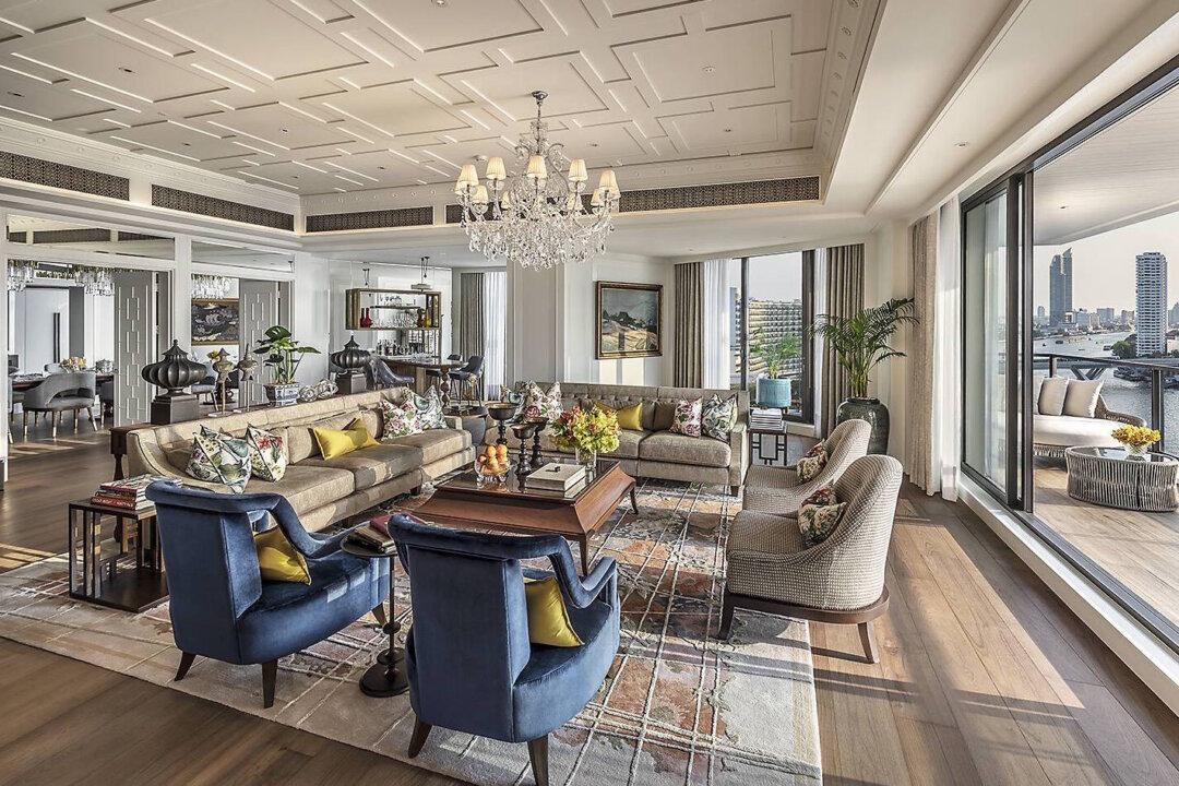 Authors and Opulence in Bangkok: The Mandarin Oriental