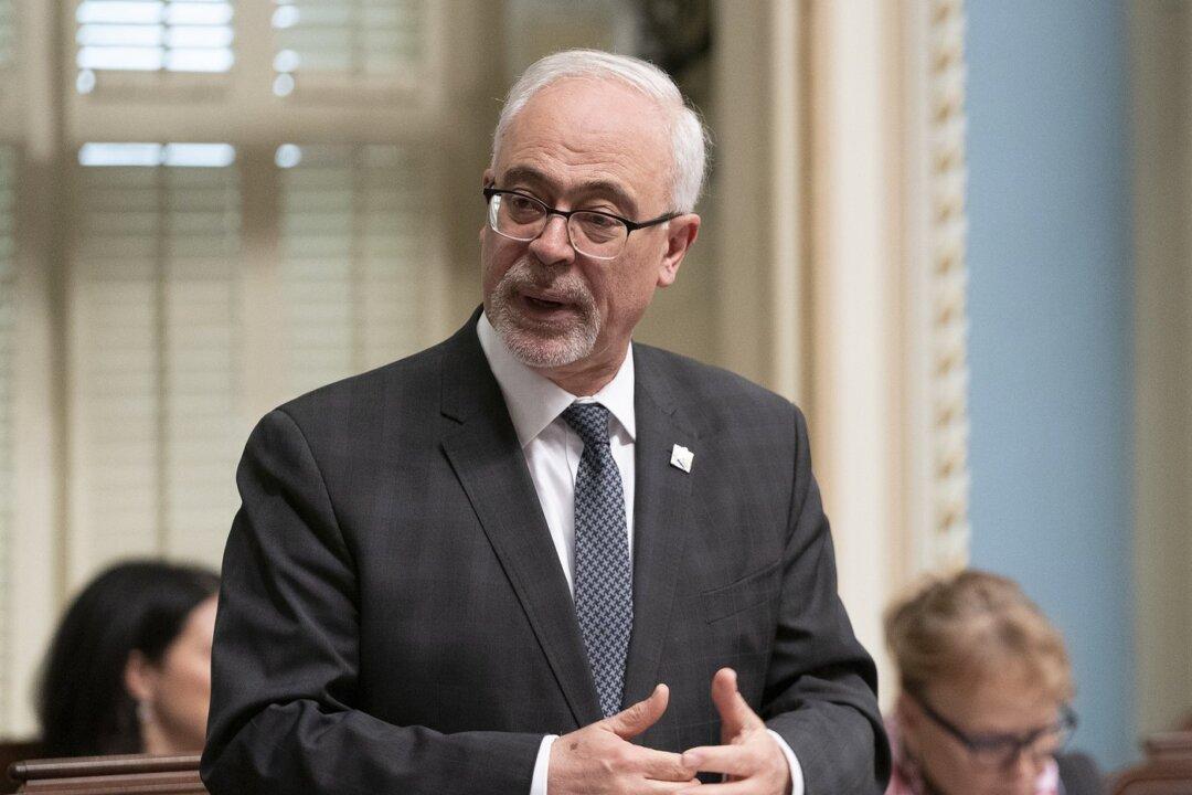 Parti Québécois, Quebec Liberals to Vote Against Language Bill for Opposite Reasons