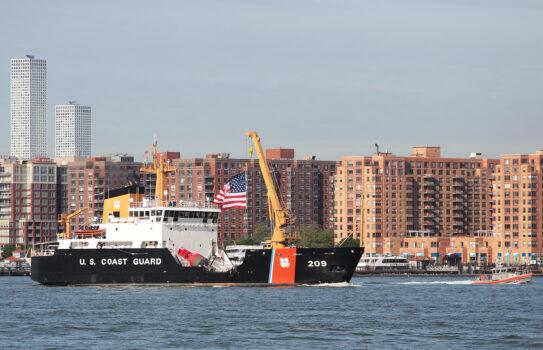 Coast Guard tender USCGC Sycamore in New York on May 25, 2022. (Richard Moore/The Epoch Times)