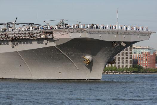 Sailors and Marines on board USS Bataan line the railing as the ship sails up the Hudson River, New York, on May 25, 2022. (Richard Moore/The Epoch Times)