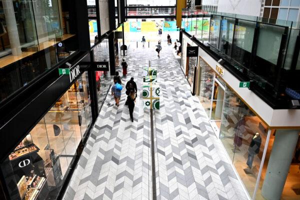 Members of the public walk through the Commercial Bay shopping centre in Auckland, New Zealand, on Nov. 22, 2021. (Hannah Peters/Getty Images)