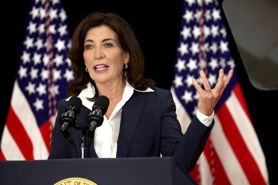 NY Gov. Hochul Suggests Raising Gun Purchase Age Limit After Texas Mass Shooting