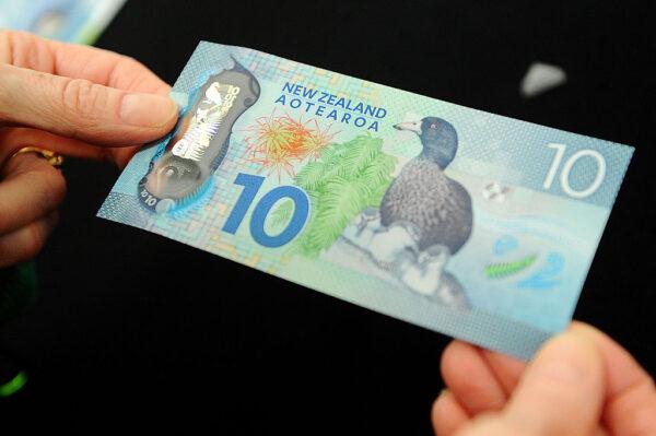 The $10 banknote on display at the Reserve Bank of New Zealand in Wellington, New Zealand, on Sept. 1, 2015. (Mark Tantrum/Getty Images)